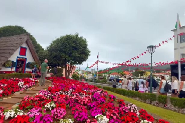 Casas tradicionais de Santana: as casas em forma de A da Madeira, que parecem saídas de um conto de fadas