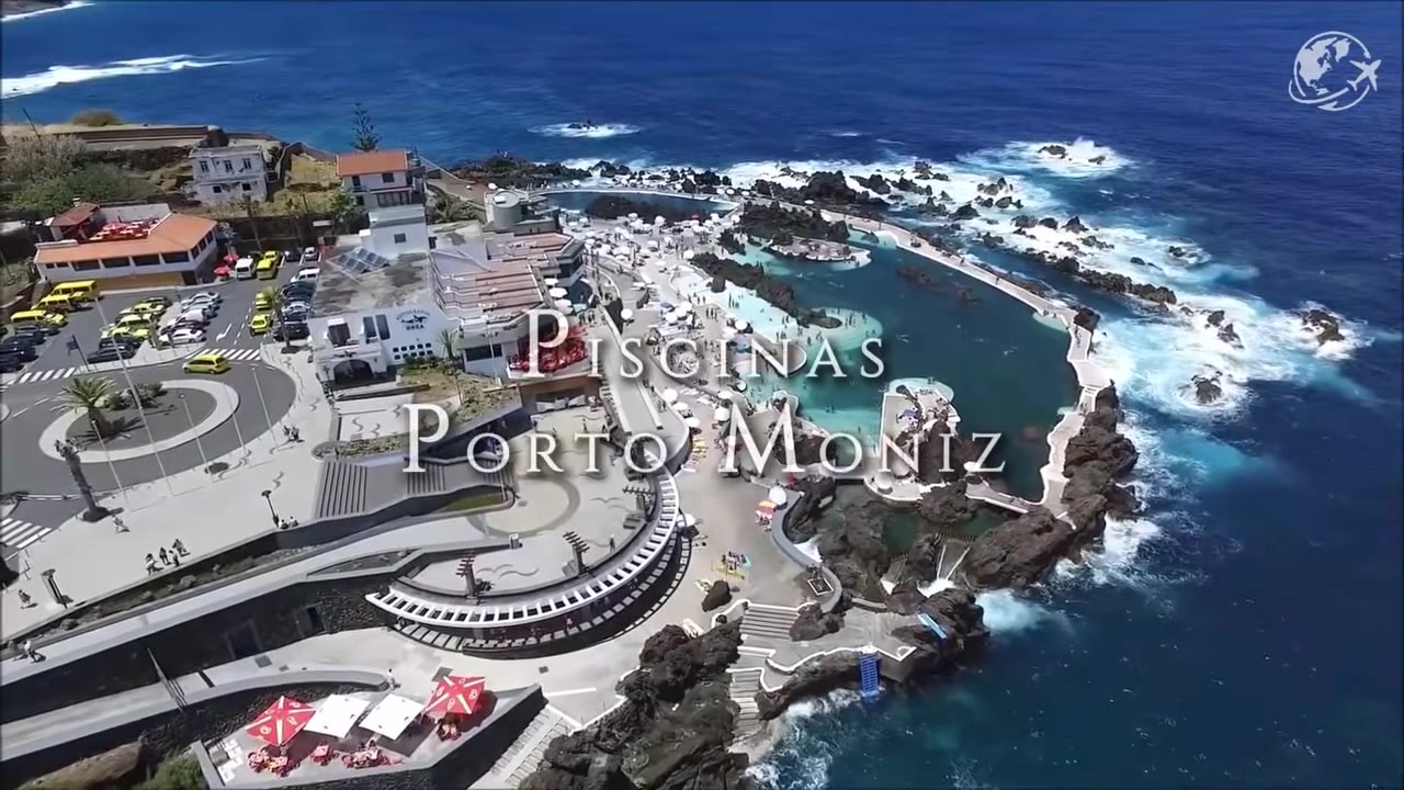 Poças das Lesmas, piscinas naturais de lava com um arco de pedra, perto do Seixal, na Madeira